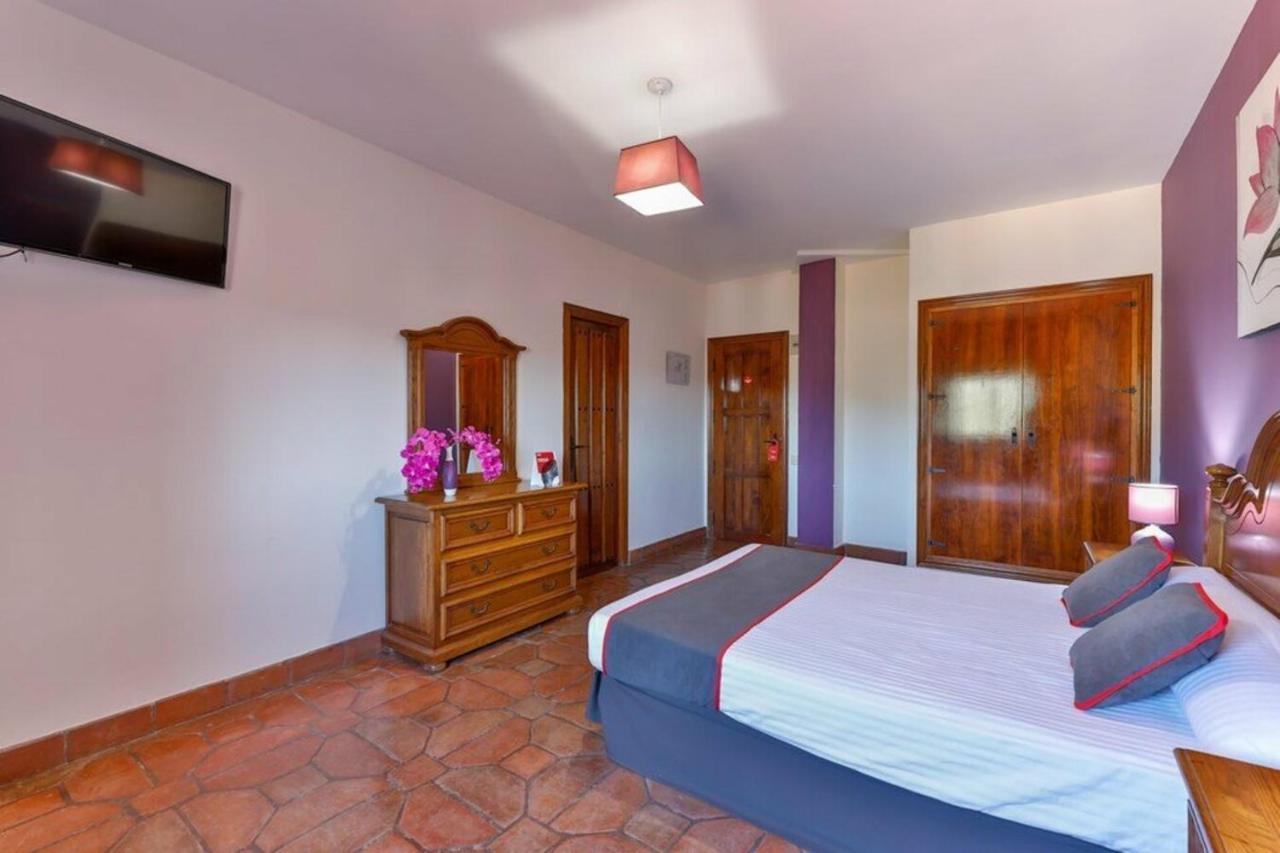 Hostal Alfonso XI Гвадалупе Екстер'єр фото