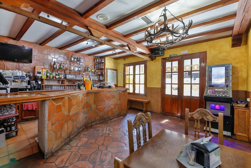 Hostal Alfonso XI Гвадалупе Екстер'єр фото